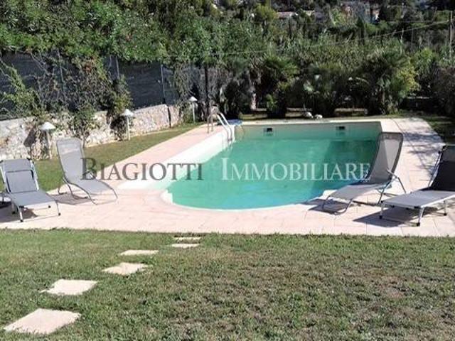Ville Schiera in vendita a Livorno, Montenero basso