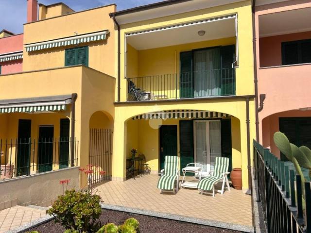 Villa Schiera in vendita a Loano, Liguria