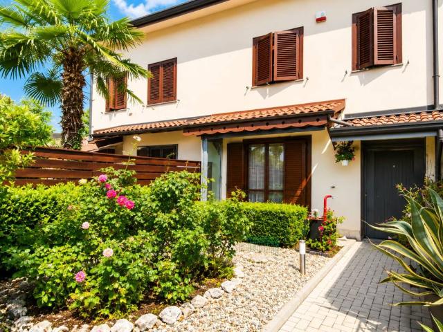 Villa Schiera in vendita a Locate di Triulzi, Moro Di Locate