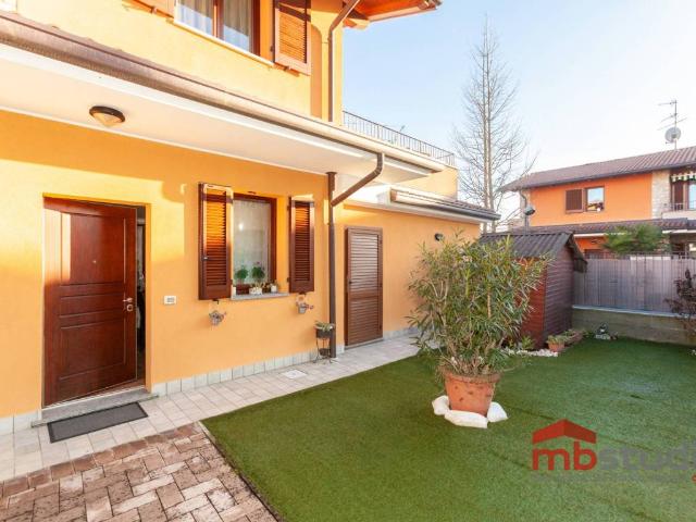 Villa Indipendente in vendita a Locate Varesino, Lombardia