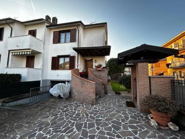 Villa Schiera in vendita a Lodi Vecchio, Lombardia