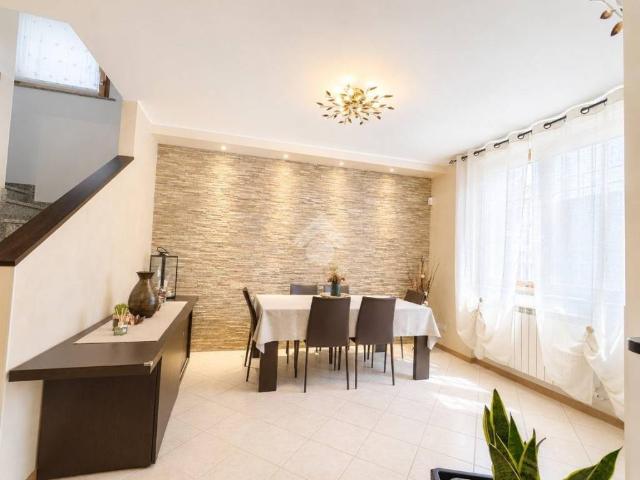 Villa Schiera in vendita a Lomagna, Lombardia