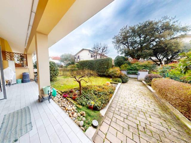 Villa Indipendente in vendita a Lomagna, Lombardia