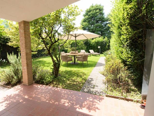 Villa Schiera in vendita a Lomazzo di Sotto, Lomazzo