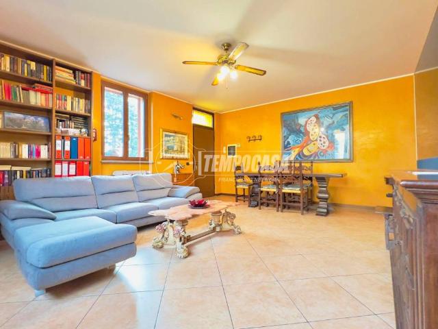 Villa Indipendente in vendita a Lonate Pozzolo, Lombardia