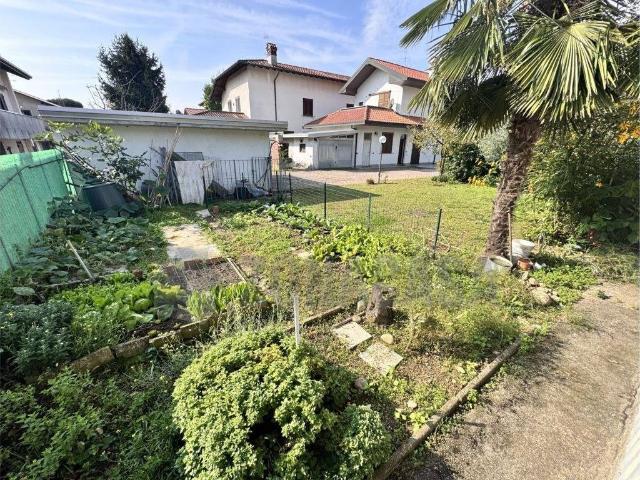 Villa Schiera in vendita a Lonate Pozzolo, Lombardia