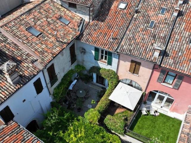 Villa Indipendente in vendita a Lonato, Lombardia