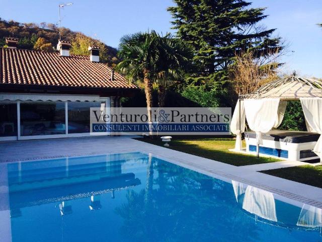 Villa Indipendente in vendita a Lonato, Lombardia