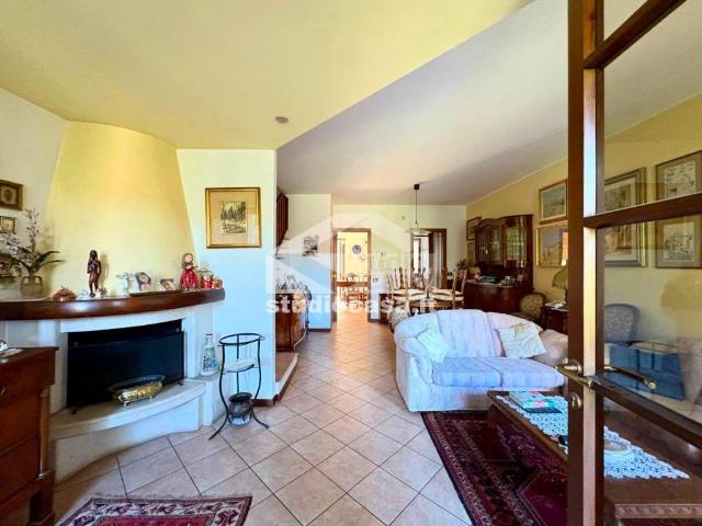 Villa Schiera in vendita a Lovere, Lombardia
