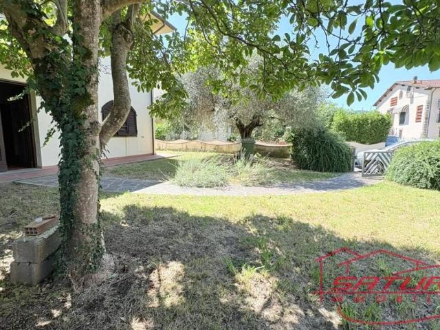 Villa Schiera in vendita a Ponte San Pietro, Bagni Di Lucca Ponte