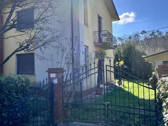 Villa Schiera in vendita a Bagni Di Lucca Ponte, Toscana