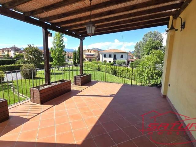 Villa Schiera in vendita a Corte Dovichetti, Bagni Di Lucca Ponte
