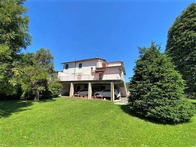 Villa Schiera in vendita a Bagni Di Lucca Ponte, Toscana