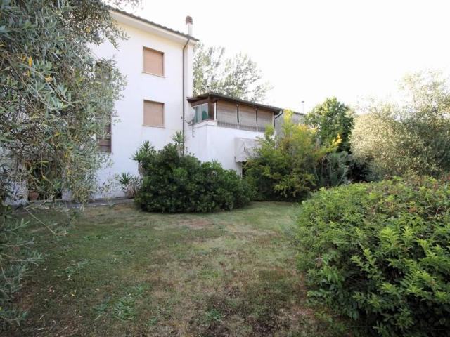 Villa Schiera in vendita a Nozzano Castello, Bagni Di Lucca Ponte