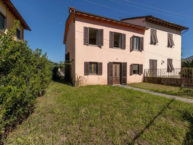 Villa Schiera in vendita a San Concordio, Bagni Di Lucca Ponte