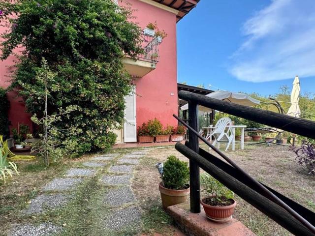 Villa Schiera in vendita a Nozzano San Pietro, Bagni Di Lucca Ponte