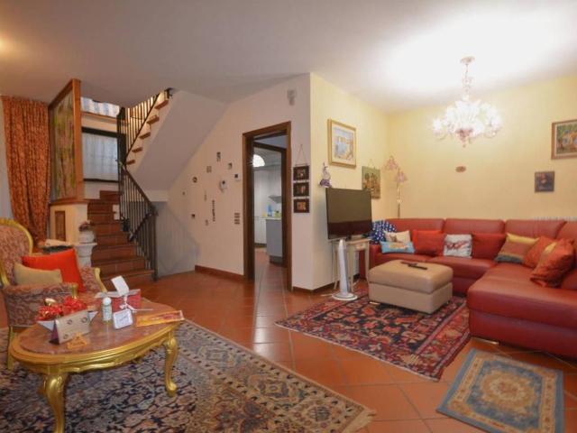 Villa Schiera in vendita a Tempagnano di Lunata, Bagni Di Lucca Ponte
