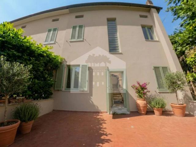 Villa Schiera in vendita a Santissima Annunziata, Bagni Di Lucca Ponte