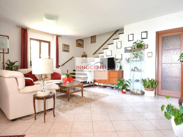 Villa Schiera in vendita a Nozzano San Pietro, Bagni Di Lucca Ponte
