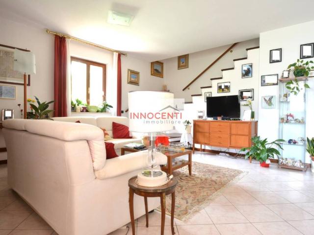 Villa Schiera in vendita a Nozzano San Pietro, Bagni Di Lucca Ponte
