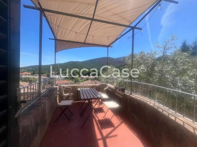 Villa Schiera in vendita a Bagni Di Lucca Ponte, Toscana