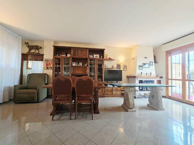 Villa Schiera in vendita a Lucignano, Toscana