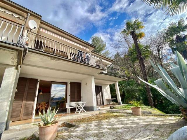Villa Schiera in vendita a Comunità Montana Valli del Verbano, Luino