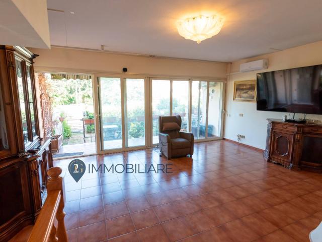 Villa Indipendente in vendita a Dogana, Luni