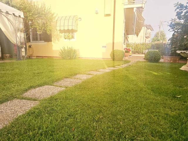 Villa Schiera in vendita a Isola, Luni