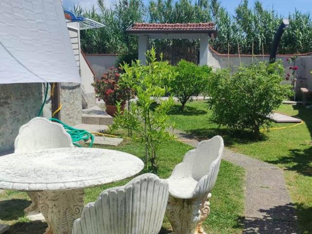 Villa Schiera in vendita a Dogana, Luni