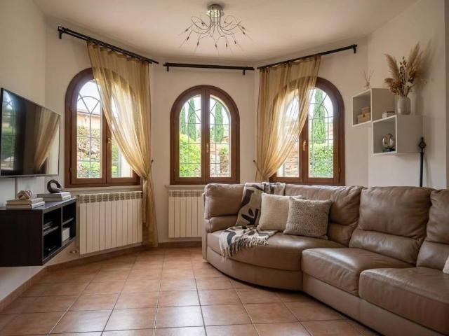 Villa Schiera in vendita a Dogana, Luni