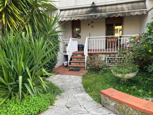 Villa Schiera in vendita a Dogana, Luni