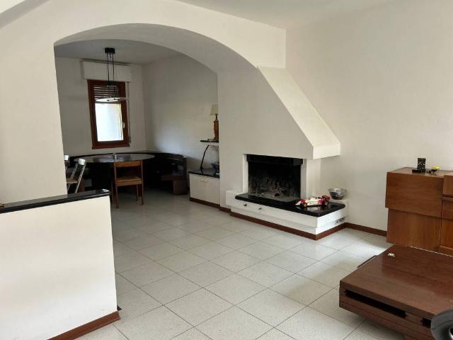 Villa Schiera in vendita a Dogana, Luni