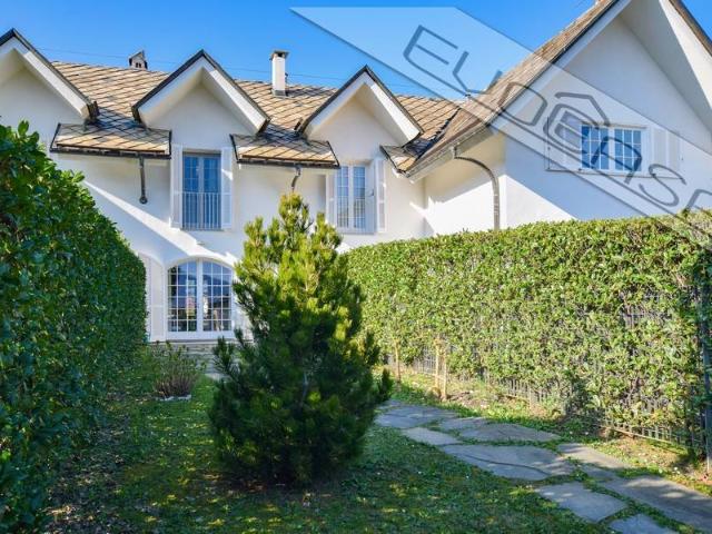 Villa Schiera in vendita a Colletto, Piemonte