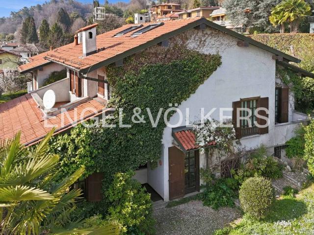 Villa Schiera in vendita a Casciago, Lombardia