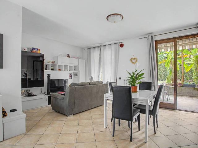 Villa Schiera in vendita a Maccagno Superiore, Maccagno con Pino e Veddasca