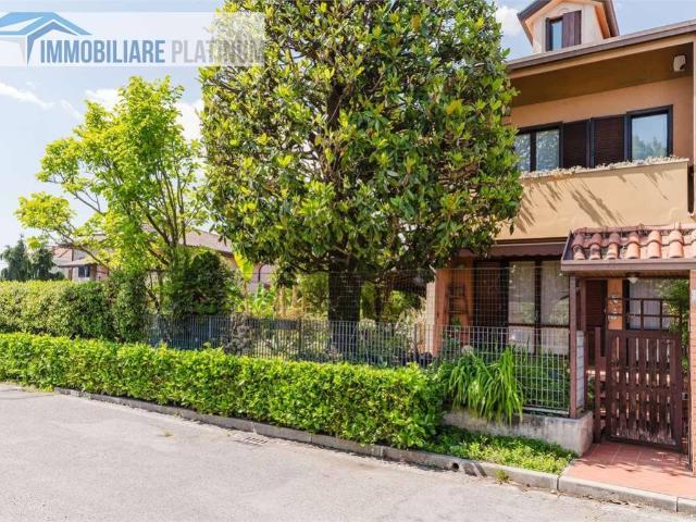 Ville Schiera in vendita a Macherio