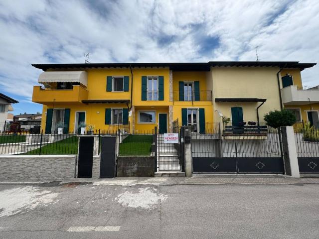 Villa Schiera in vendita a Unione dei Comuni Bassa Bresciana Occidentale, Maclodio