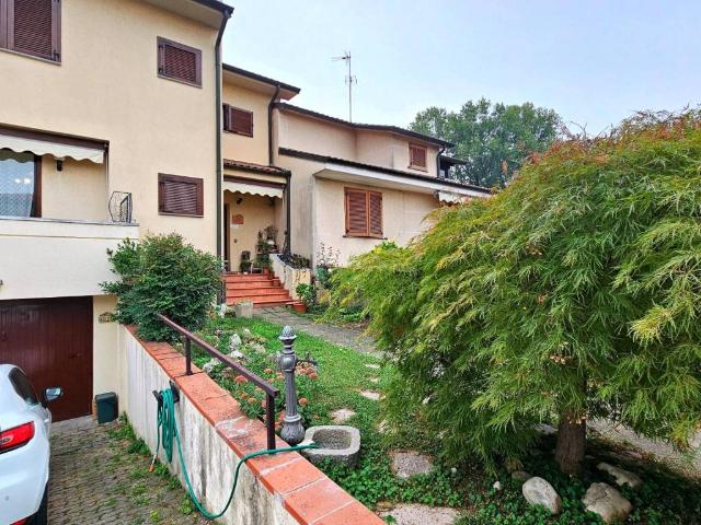 Villa Schiera in vendita a Magenta, Milano