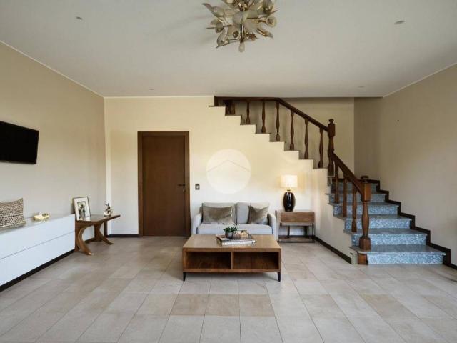 Villa Schiera in vendita a Magenta, Lombardia