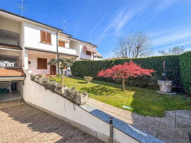Villa Schiera in vendita a Magenta, Lombardia