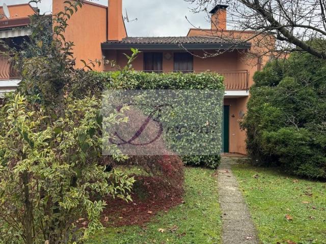 Villa Schiera in vendita a Gurone, Malnate