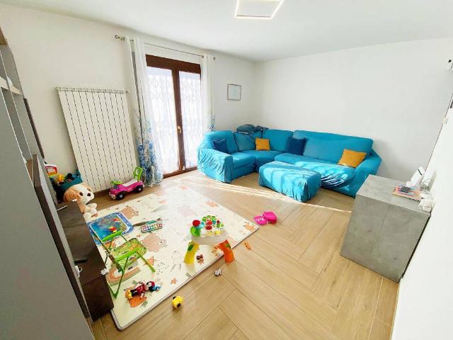 Villa Schiera in vendita a Malnate, Lombardia