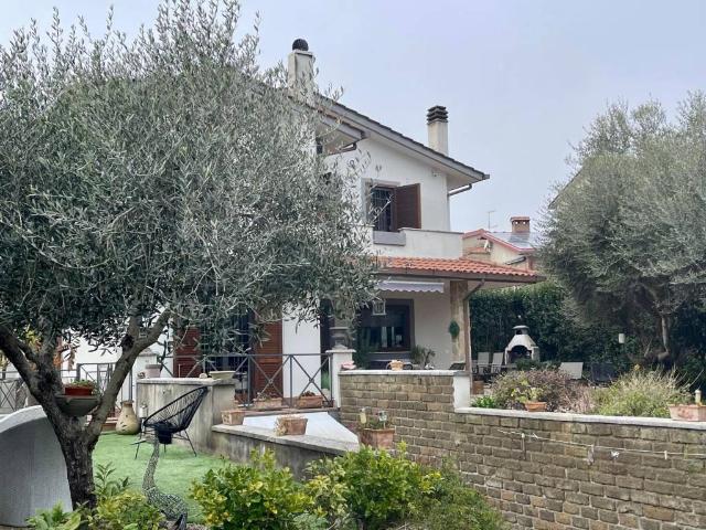Villa Schiera in vendita a Roma Capitale, Lazio