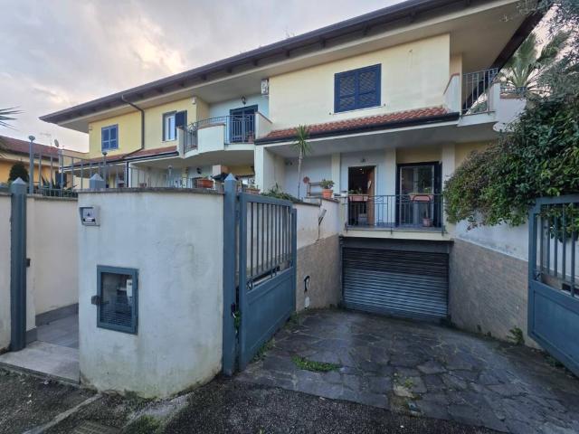 Villa Schiera in vendita a Marano di Napoli, Napoli