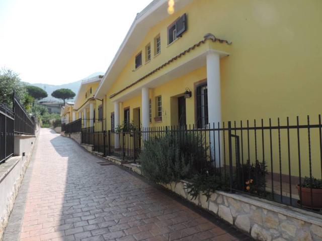 Villa Schiera in vendita a Tratto della Castagna, Roma Capitale