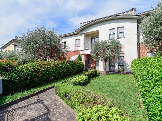 Villa Schiera in vendita a Mariano Comense, Lombardia