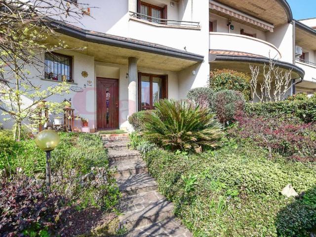 Villa Schiera in vendita a Mariano Comense, Lombardia