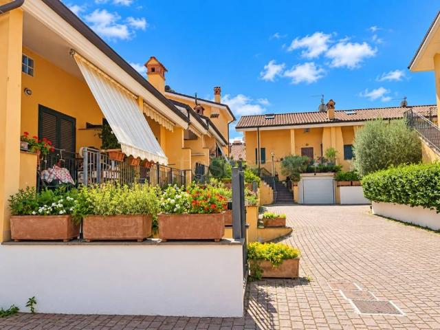 Villa Schiera in vendita a Poggio delle Mole, Marino
