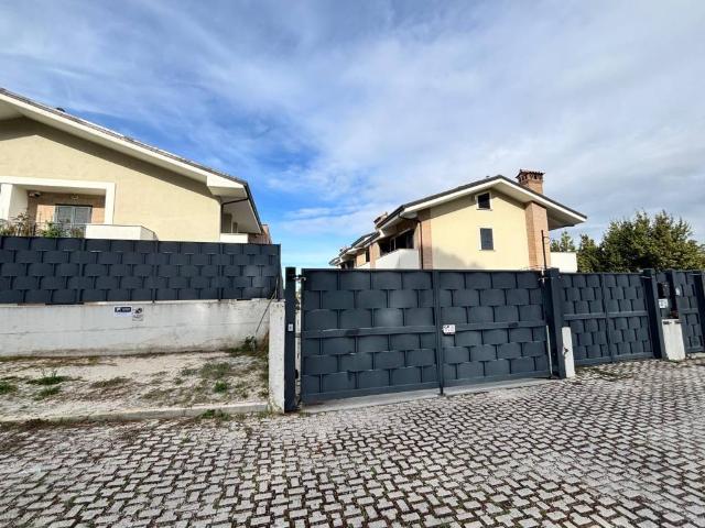 Villa Schiera in vendita a Costa Caselle, Roma Capitale